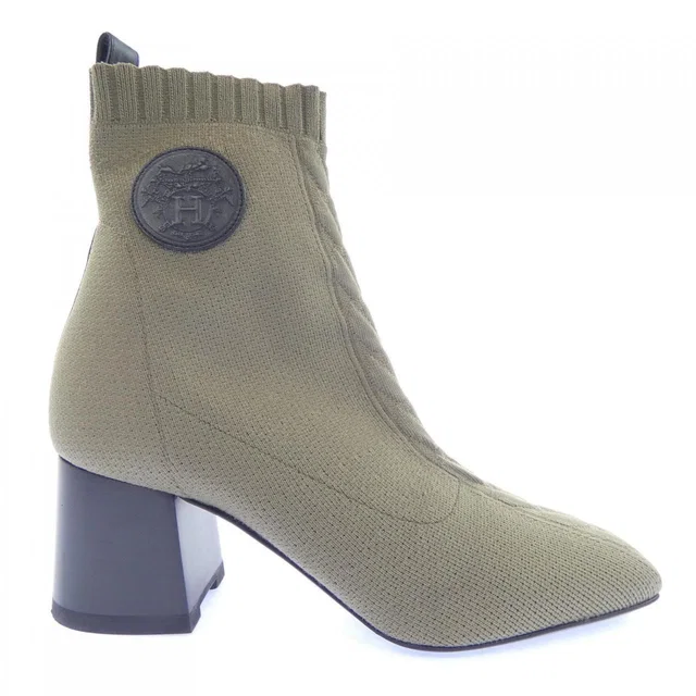 Hermès Volver Ex-Libris Clic c'est Noue Boots from The Reluxe