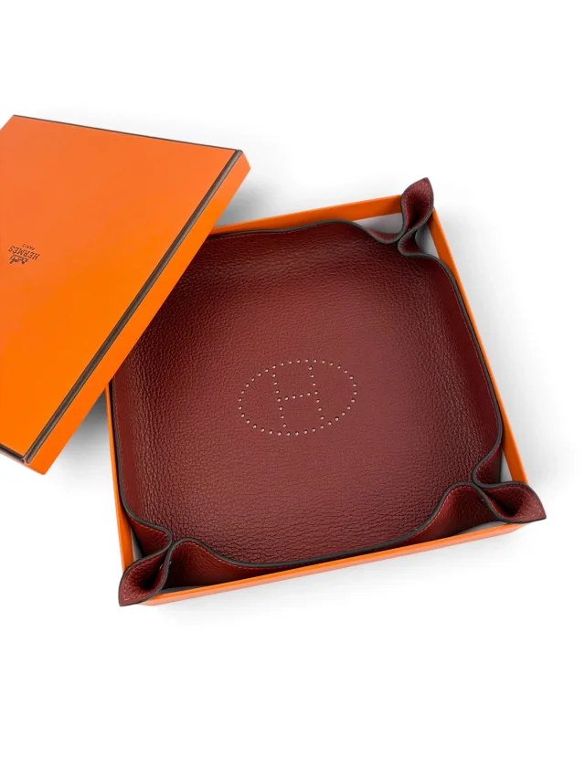 Hermès Mises et Relances H Evelyne Change Tray W/ Box in Clemence leather from Season 2 Consign, photo 2 of 4