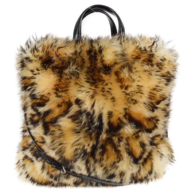 Louis Vuitton 2015 Animal Collection Mouton Sac Plat M50818 in Patent leather from AMORE Vintage Tokyo