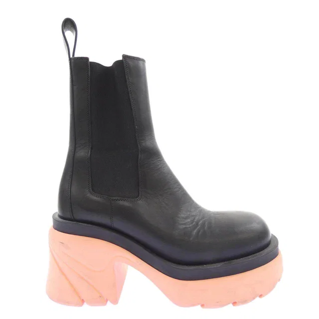Bottega Veneta Boots in Leather from LuxUness