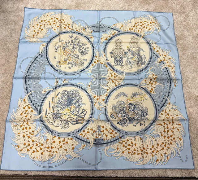 HK LOCATED*HERMÈS TRICOLOR LEGENDE BRODEE SILK SCARF 90 Bleu Ciel/ Creme/ Marine Silk in Navy Silk from Luxury Promise
