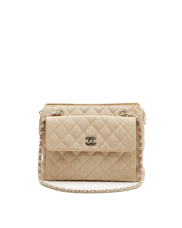 Chanel Patent Jumbo Vertical Quilted Single Flap Bag in Patent leather from A Retro Tale, photo 3 of 13