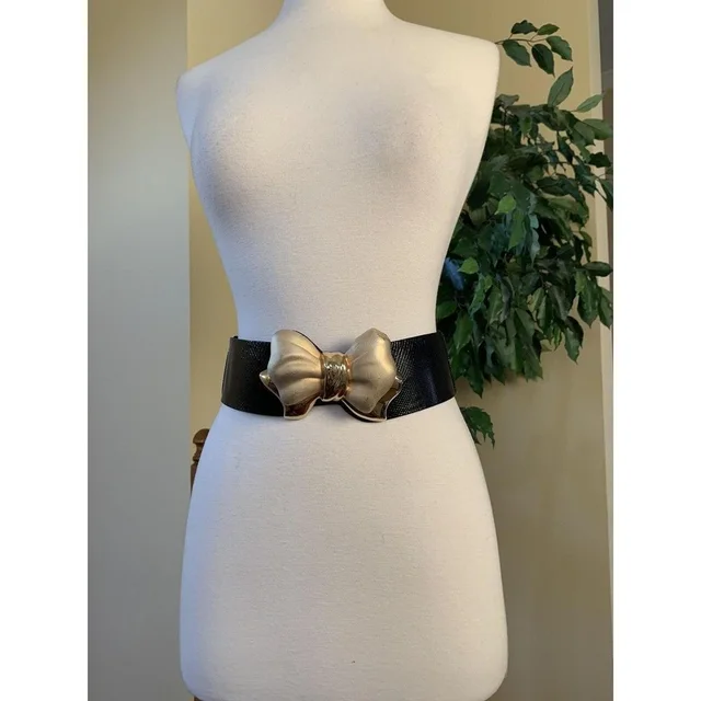 Judith Leiber Women's Belt - Black in black from Depop, photo 1 of 1