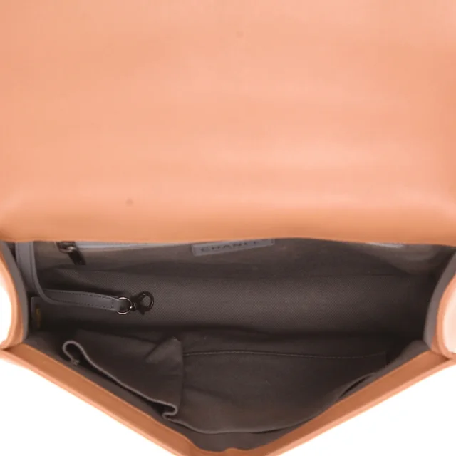 Chanel Boy handbag, large size in Beige Leather from Collector Square, photo 5 of 5