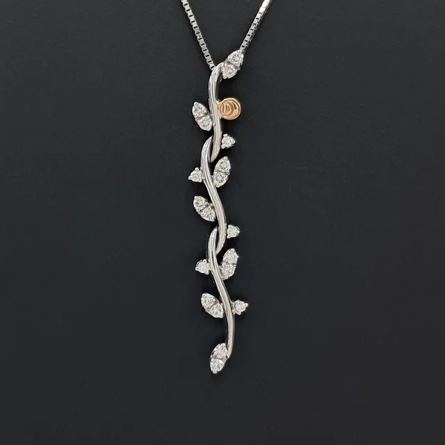 Damiani diamond necklace from GUGUS