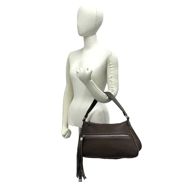Chanel Shoulder Bag in Brown Leather from LuxUness, photo 2 of 10