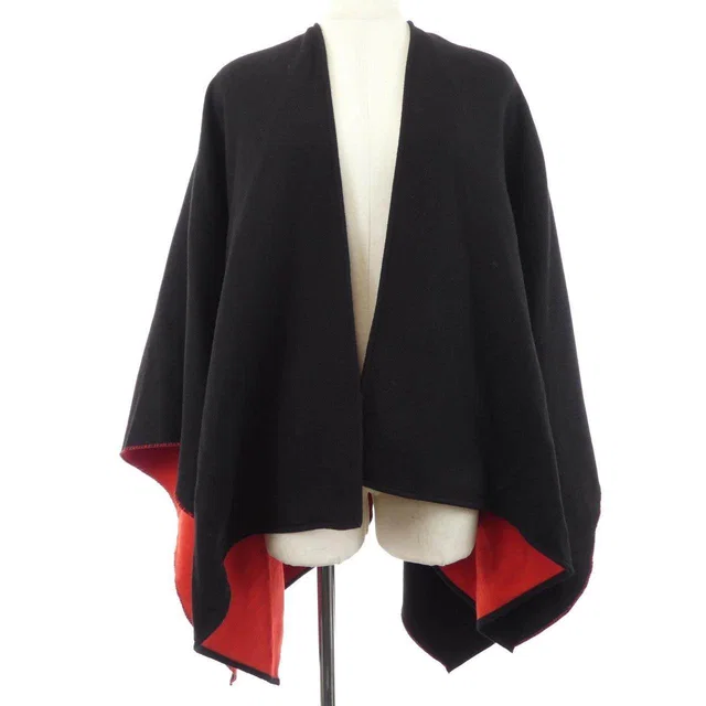 Burberry Wool Cape in Wool from LuxUness