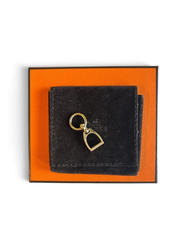 Hermès Scarf Ring - Gold Charm in Gold from Luxury Promise