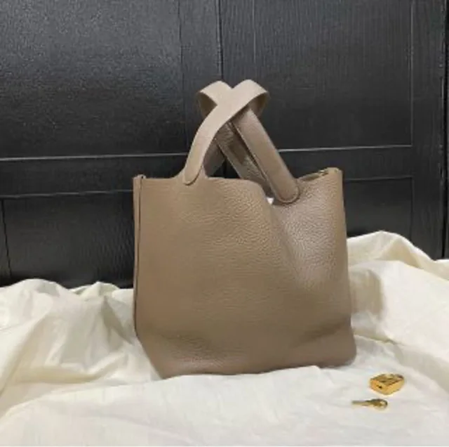 Hermès Basket 22 Elephant Grey Gold B Engraving in Grey from Luxury Promise