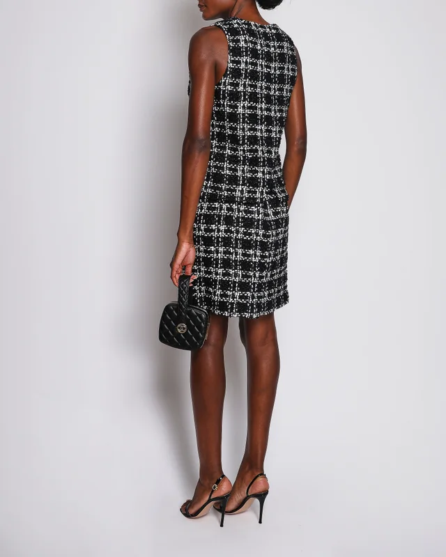 Chanel 22/K Black Sequin Gilet with Matching Skirt Set FR 38/40 (UK 10/12) in Black Silk from Sellier, photo 2 of 2