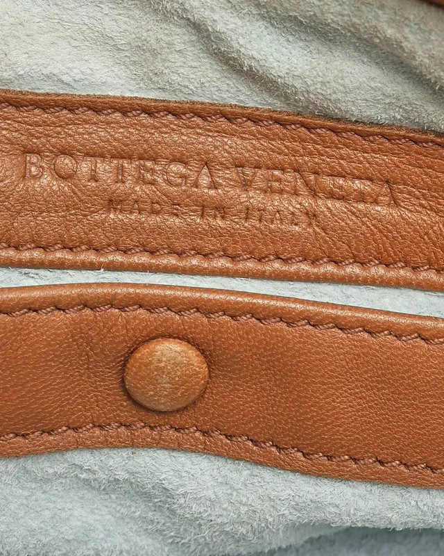 Bottega Veneta Intrecciato Montaigne Shoulder Bag in Woven leather from A Retro Tale, photo 7 of 10