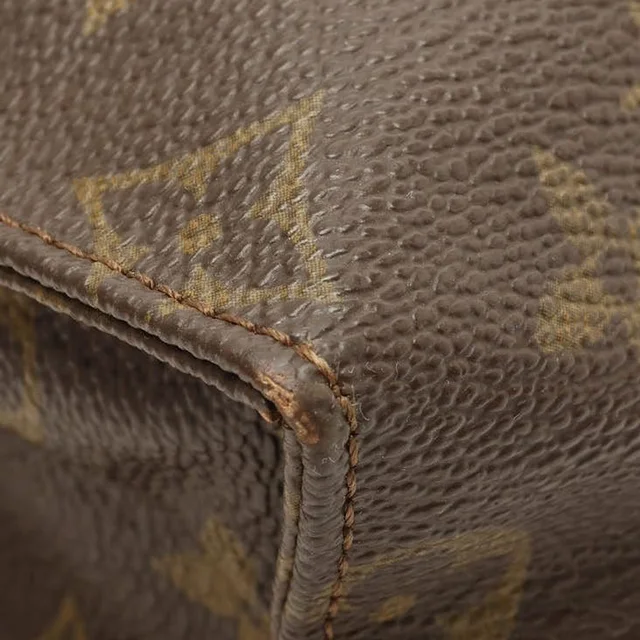 Louis Vuitton Monogram Toiletry Pouch 26 in Coated canvas from A Retro Tale, photo 7 of 10
