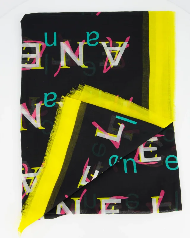 Chanel Black and Yellow Silk Blend Scarf 135cm x 200cm in Black Silk from Sellier, photo 2 of 4
