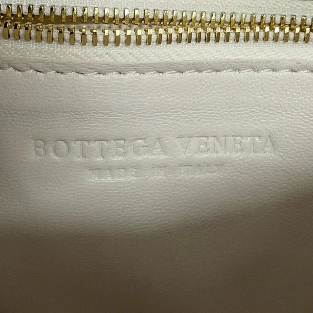 Bottega Veneta Cassette Maxi INTRECCIATO Shoulder Bag White730848VMAY19009 Lambskin Size Small in Lambskin from GALLERY RARE, photo 12 of 13