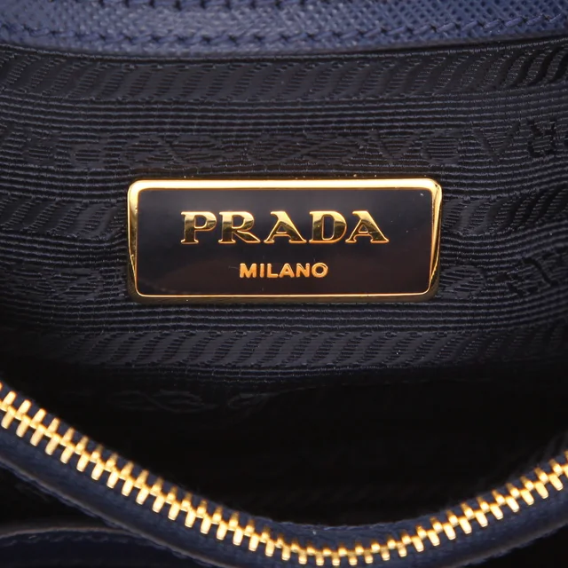 Prada shoulder bag in blue Saffiano leather in Blue Saffiano leather from Collector Square, photo 4 of 4