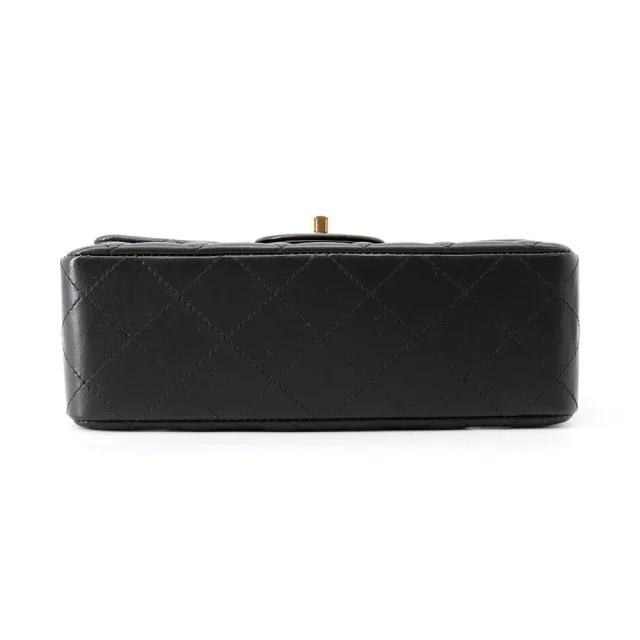 Chanel Matelasse BlackA69900 Lambskin Size Mini in Lambskin from GALLERY RARE, photo 5 of 20