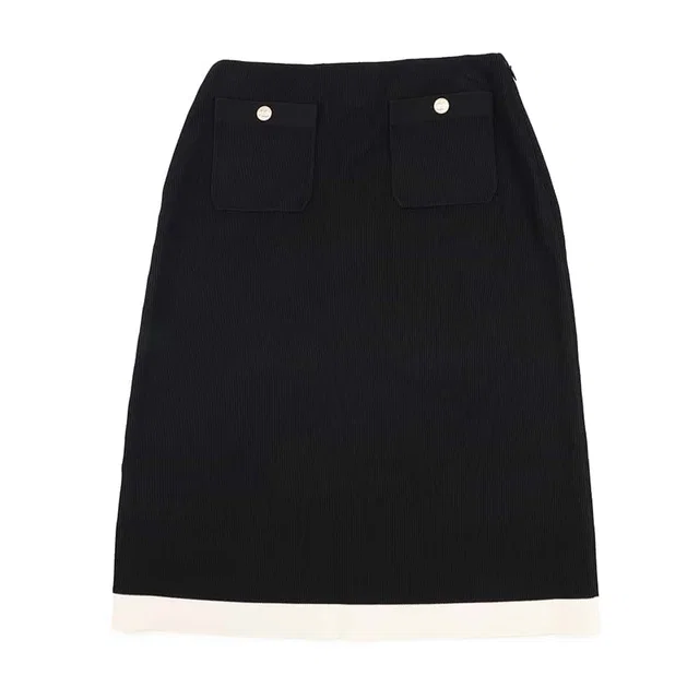 Chanel CC Logo Medium Length Skirt Size 34 Black/WhiteP64748-K60697-N8127 Viscose 94% Polyamide 4%… in Black from GALLERY RARE
