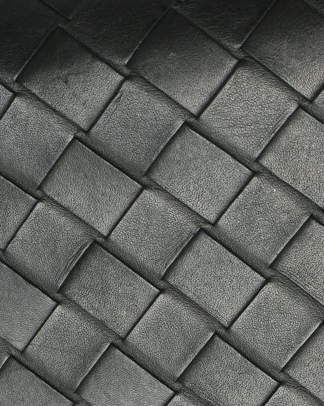 Bottega Veneta Intrecciato Zip Clutch Bag in Woven leather from A Retro Tale, photo 6 of 8