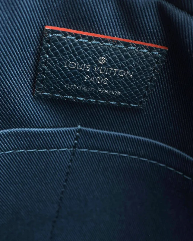 Louis Vuitton Taiga Porte-Documents Voyage PM Business Bag in Leather from A Retro Tale, photo 9 of 11
