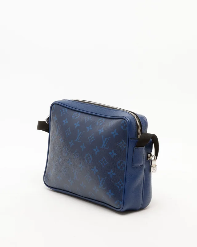 Louis Vuitton Taiga Outdoor Messenger PM Bag in Coated canvas from A Retro Tale, photo 3 of 8
