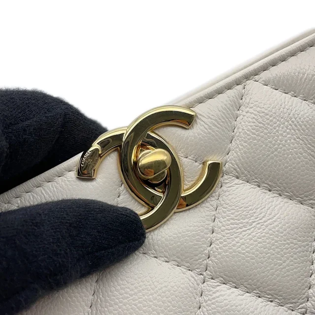Chanel ChainTote Bag WhiteAS3953 Caviar Leather in Caviar leather from GALLERY RARE, photo 3 of 15