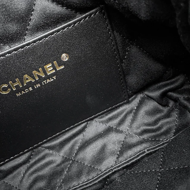 Chanel CHANEL22 ChainShoulder Bag BlackAS3980 Shiny Calf Leather Size Mini in Calfskin from GALLERY RARE, photo 10 of 14