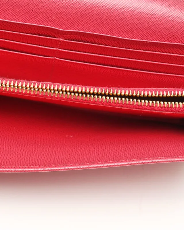 Prada Saffiano Wallet On Chain Bag in Saffiano leather from A Retro Tale, photo 11 of 12