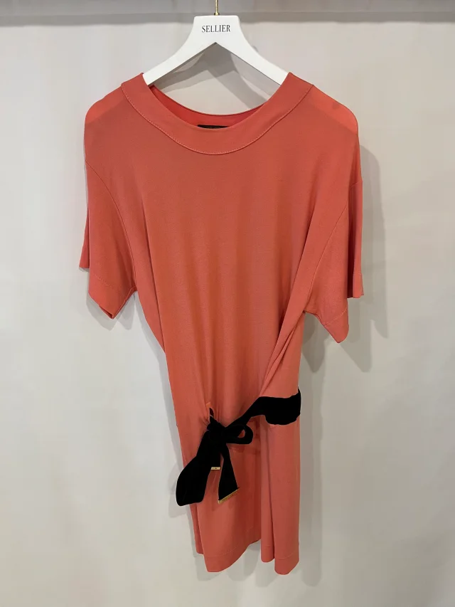 Louis Vuitton Coral Pink Mini Dress with Black Velvet Belt and Gold Logo Detail FR 38 (UK 10) in Black Velvet from Sellier, photo 3 of 7