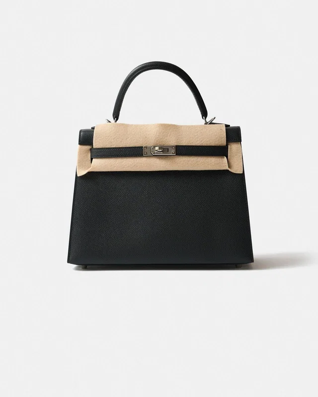 Hermès Kelly 25 Sellier Black Epsom PHW #U in Black Epsom leather from Luxury Promise