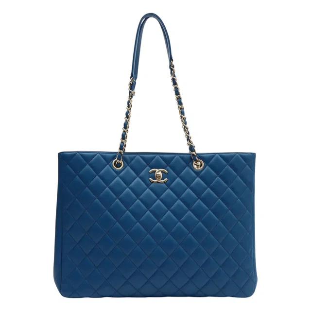 Chanel 2016 model Matelassé stitch CC turn-lock chain tote bag in blue in Blue Lambskin from VINTAGE QOO TOKYO