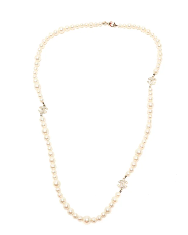 Chanel Coco Mark Long Pearl Necklace from A Retro Tale, photo 2 of 3