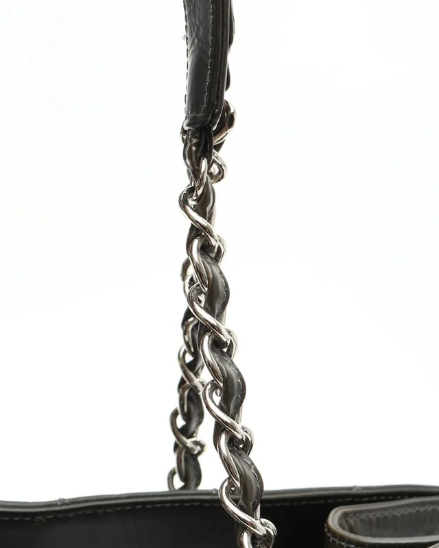 Chanel Patent CC Chain Tote Bag in Patent leather from A Retro Tale, photo 7 of 12