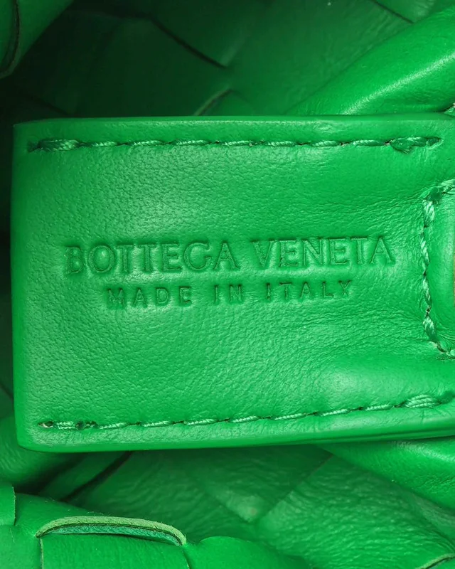 Bottega Veneta Intrecciato Candy Loop Camera Bag in Woven leather from A Retro Tale, photo 6 of 8