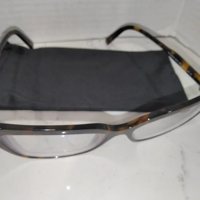 Tom Ford Women's Sunglasses - Brown in brown|red from Depop, photo 4 of 7