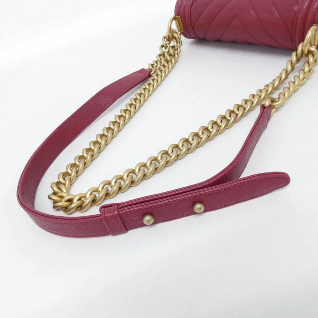 Boy Chanel Grained Calf Shoulder Bag in Maroon Calfskin from LuxUness, photo 6 of 9