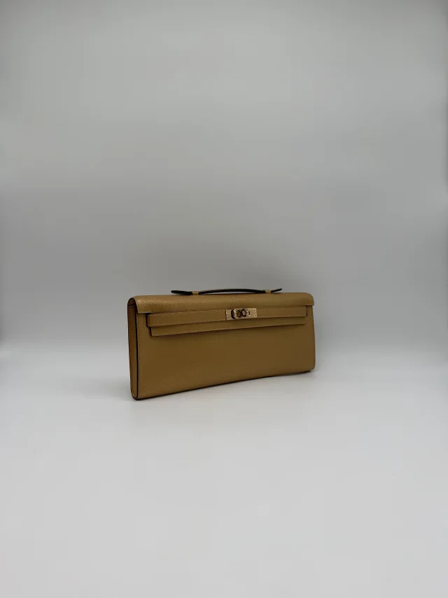 Hermès Kelly Cut Chamkilight Dore Chevre Permabrass Hardware in Gold Goatskin from Luxury Promise, photo 4 of 10