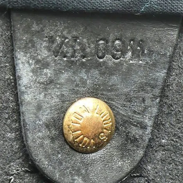 Louis Vuitton Epi Speedy 40 Weekend Bag in Leather from A Retro Tale, photo 9 of 9
