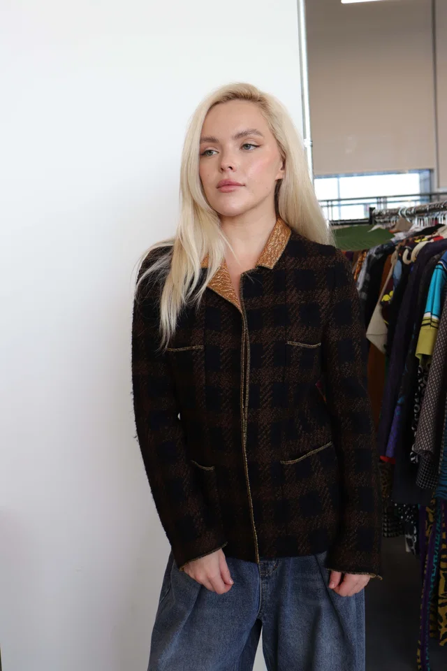 Chanel Jacket Gold 96A in Gold from Luxury Promise
