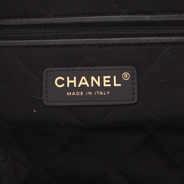 Chanel 22 handbag in Black Leather from Collector Square, photo 3 of 5