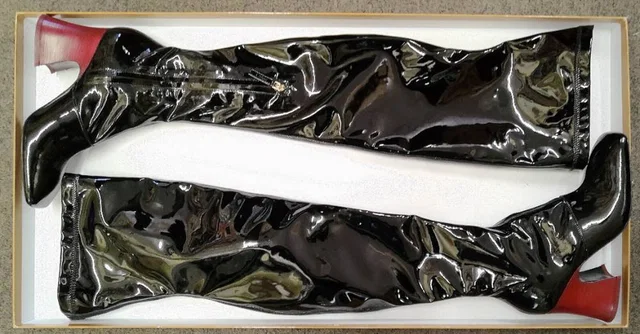 Chloé Janis Black Patent Over-the-Knee Boots Size 40 in Black Leather from Oxfam Online Shop