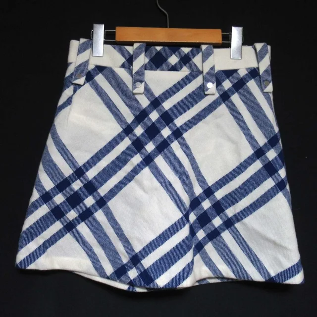 Burberry Check Wool Pleated Skirt in Wool from LuxUness, photo 2 of 2