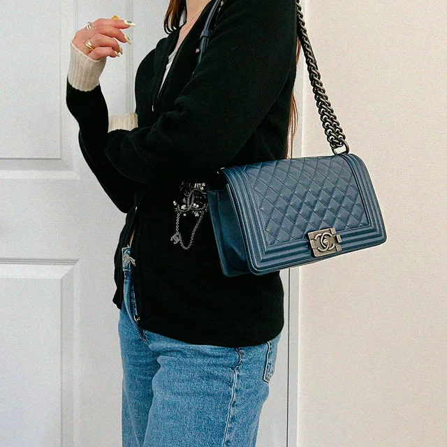 Boy Chanel chain shoulder bag, navy, manufactured around 2017 in Navy Caviar leather from VINTAGE QOO TOKYO