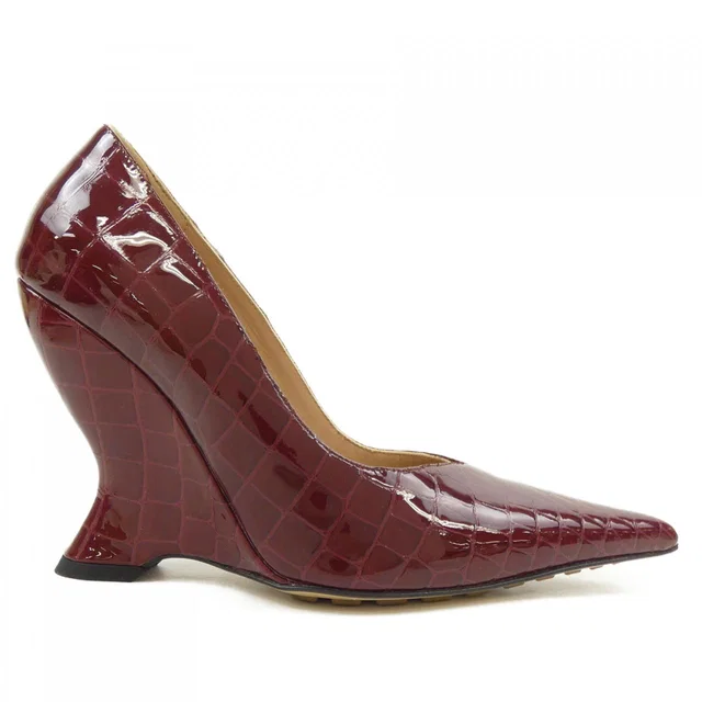 Bottega Veneta Leather Pumps in Leather from LuxUness