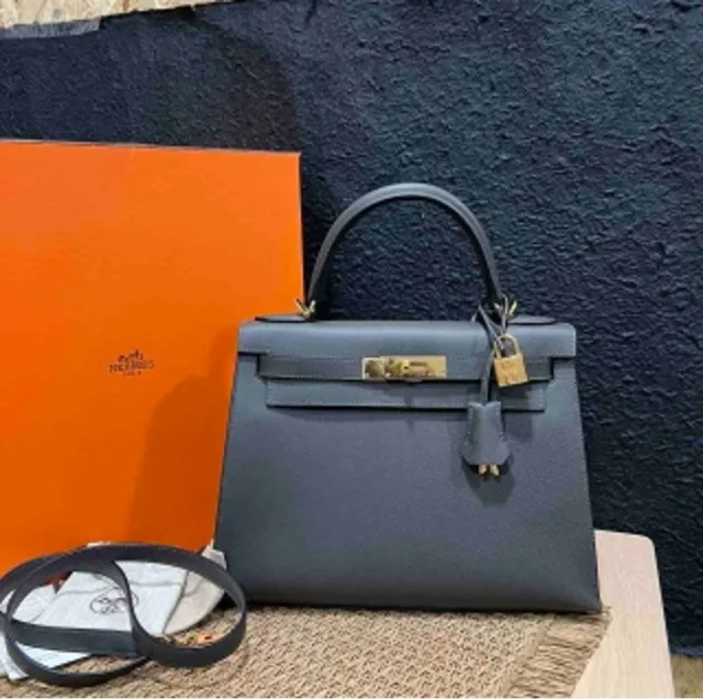 Hermès Kelly 28 Graphite Grey U-shaped Leather in Grey Leather from Luxury Promise