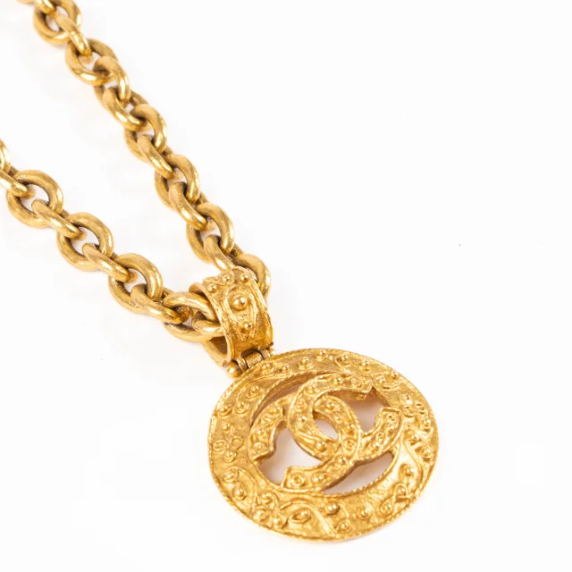 Chanel 94A Gold Plated Vintage CC Necklace in Gold from Labellov, photo 2 of 3