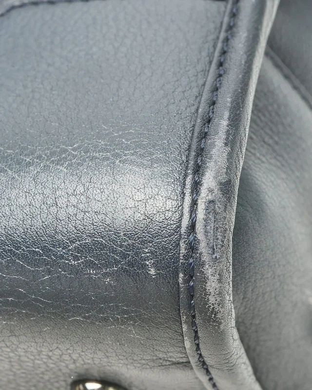 Loewe Amazona Handbag in Leather from A Retro Tale, photo 7 of 11