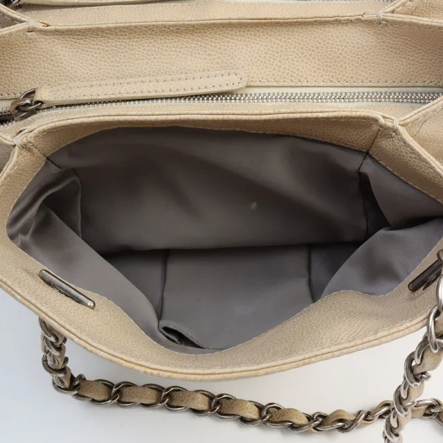 Chanel 2009-era Caviar Skin CC Mark Stitch Chain Tote Bag in Light Beige in Beige Caviar leather from VINTAGE QOO TOKYO, photo 6 of 15