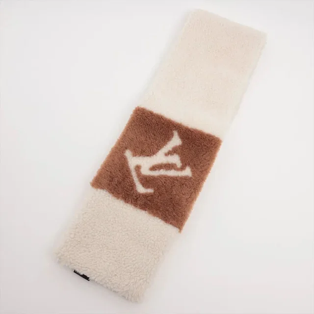 Louis Vuitton Echarpe Neverfreeze Shirred Scarf in Silk from The Reluxe