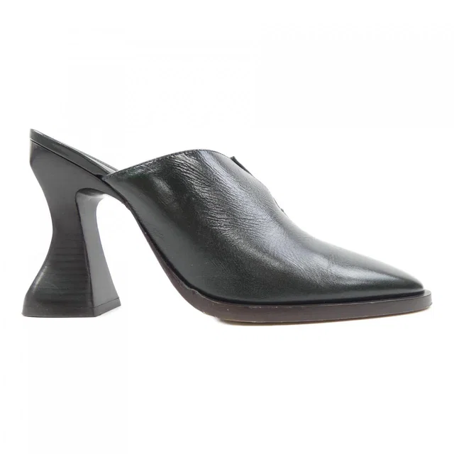 Bottega Veneta Leather Pumps in Leather from LuxUness