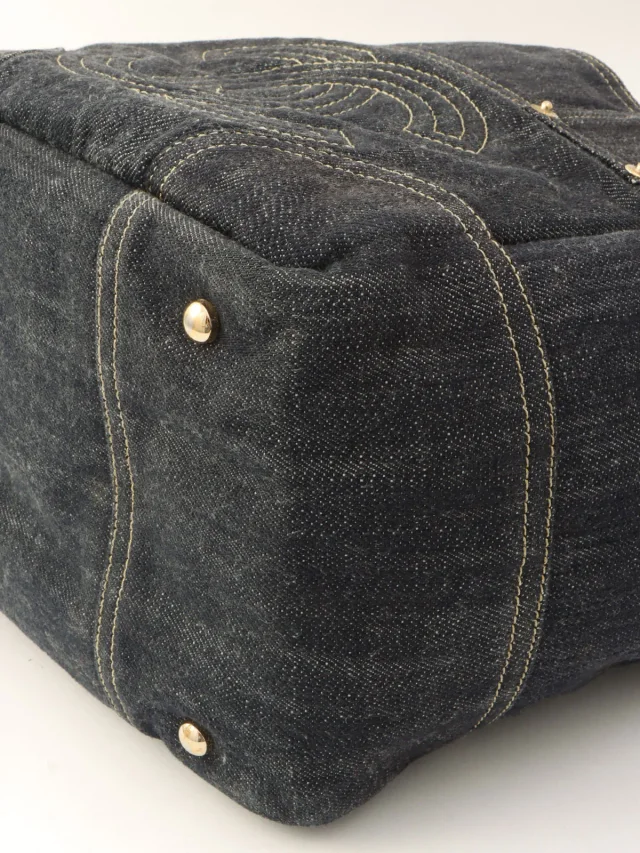 Chanel 2005-era Sparkling Denim CC Mark Stitch Handbag Indigo in Denim from VINTAGE QOO TOKYO, photo 10 of 13